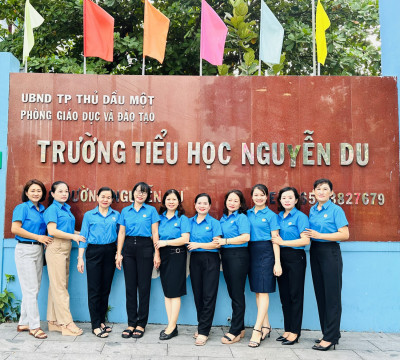 Công đoàn Trường Tiểu học Nguyễn Du hưởng ứng mặc áo đồng phục Công đoàn năm 2023