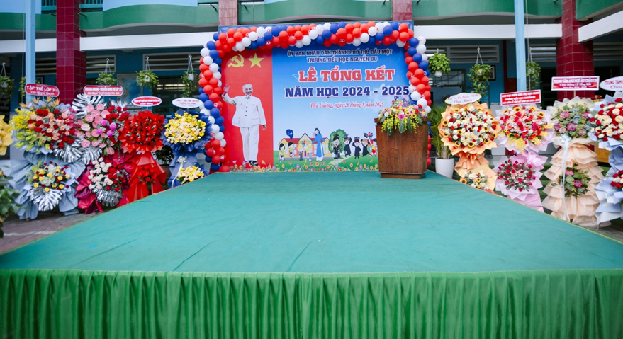 TRƯỜNG TIỂU HỌC NGUYỄN DU TỔ CHỨC LỄ TỔNG KẾT NĂM HỌC 2024 – 2025