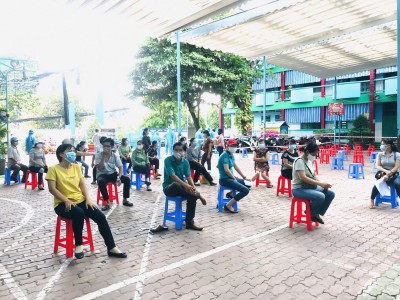 Trường TH Nguyễn Du tham gia tiêm  vắc - xin phòng Covid 19